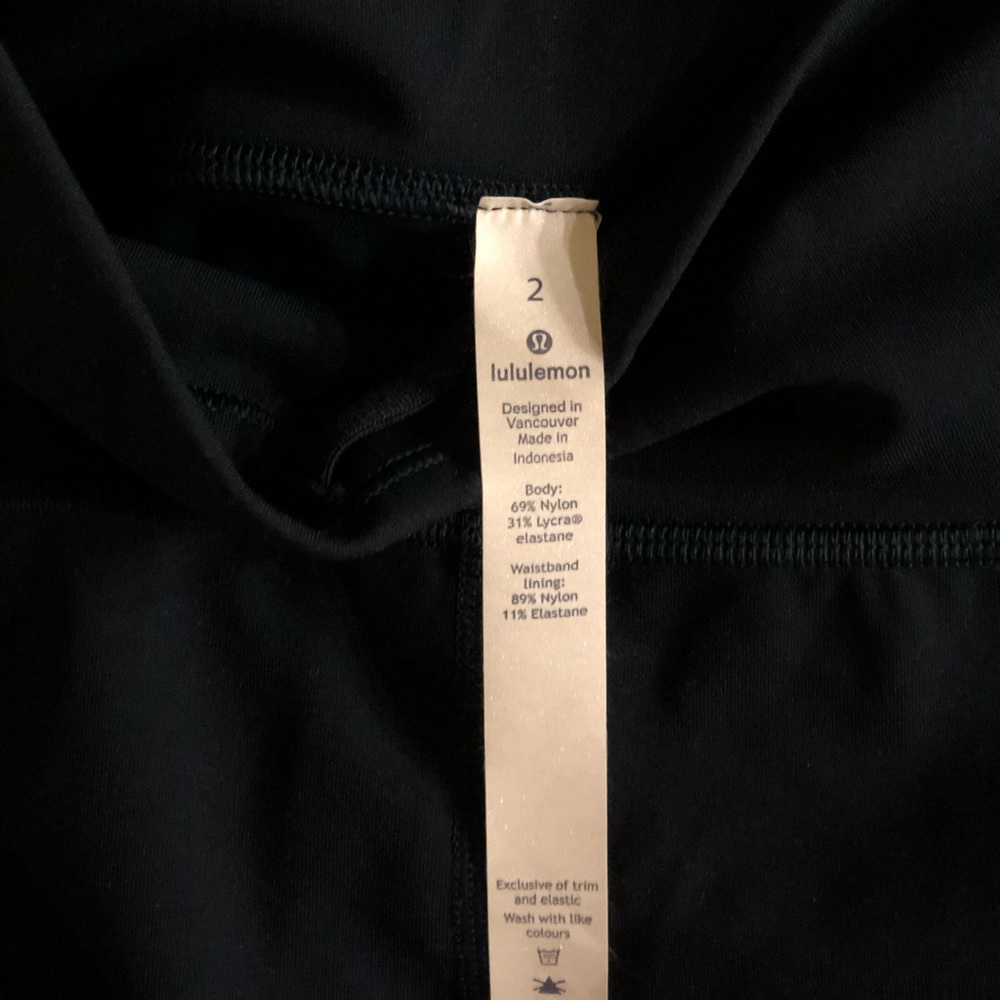 U.S size 2 lululemon navy blue cropped yoga pants